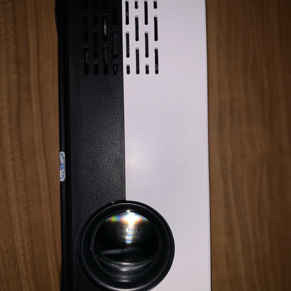 LED Projector - Picture 5 of 16